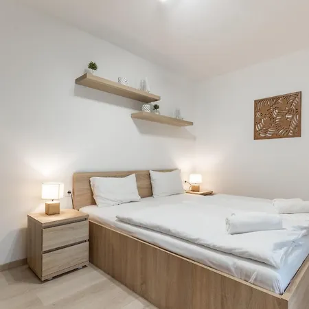 Apartment Leda By Bltn